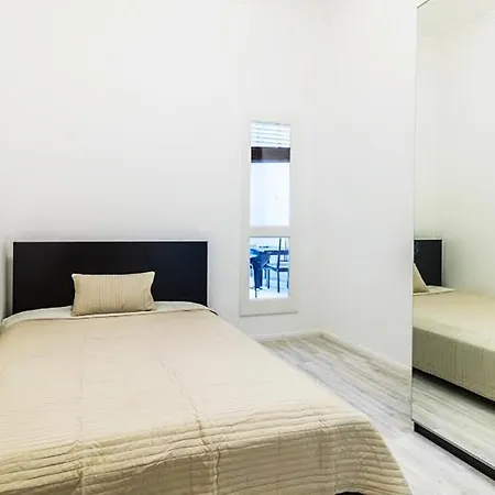Pelicanstay At Riverside Danube Apartment