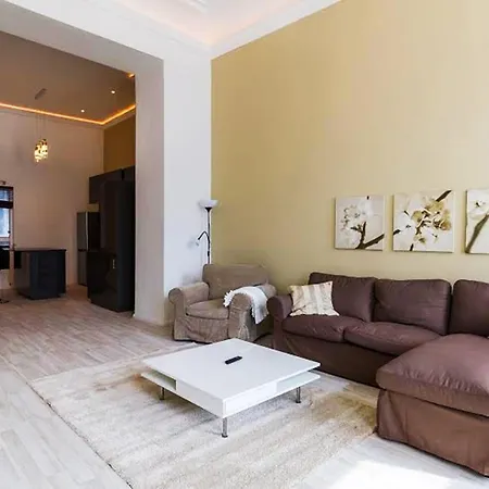 Pelicanstay At Riverside Danube Apartment